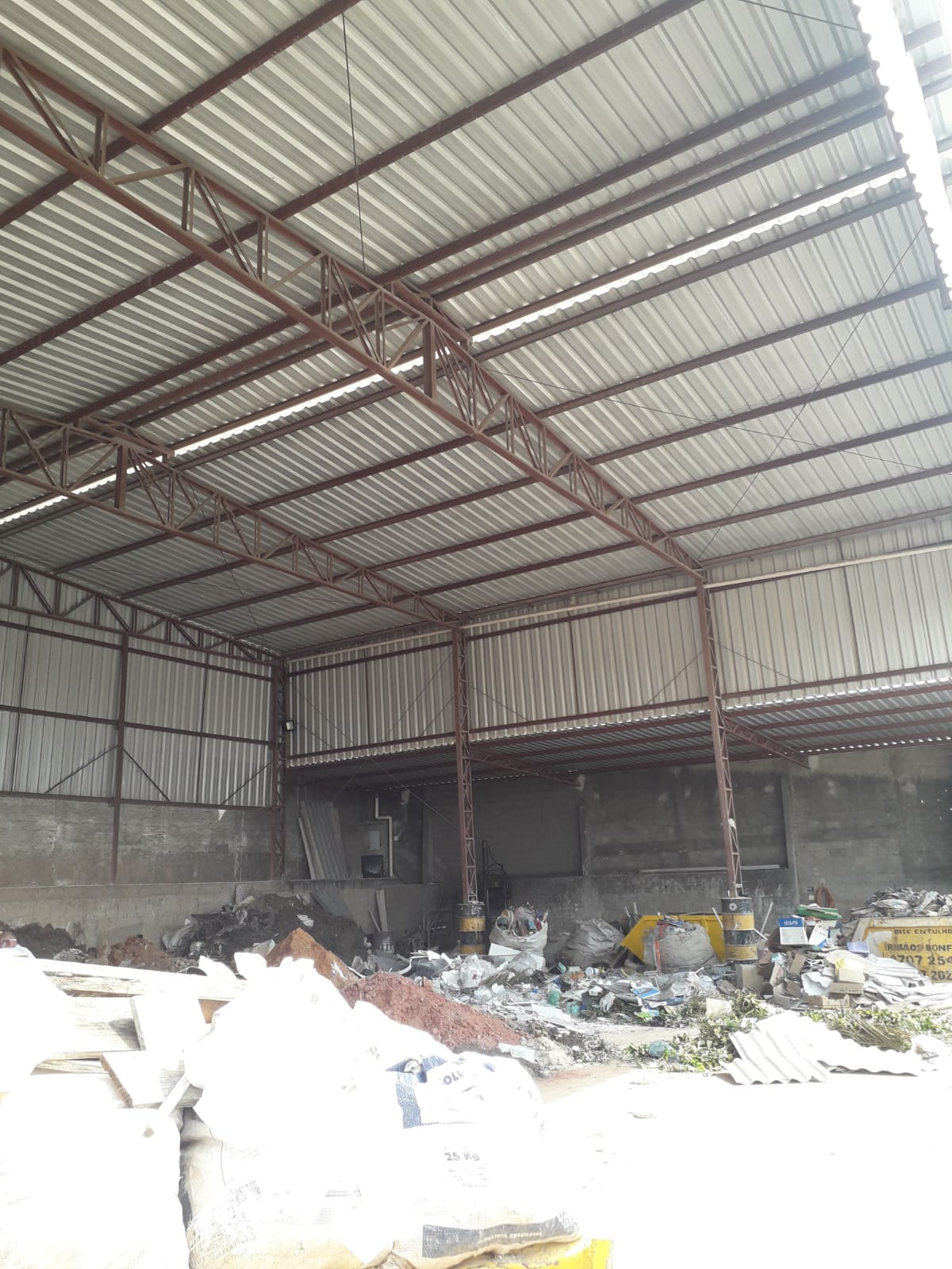 Galpão estrutura metálica em andamento INOVE